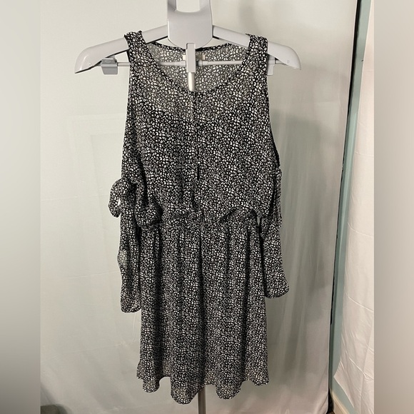 Maurices Women’s Sz Medium Black/White Cold Shoulder Elastic Waist Dress - Picture 1 of 14